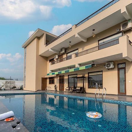 Brookvale Manor By Stayvista - Private Pool Haven With Endless Views & Indoor Fun Sohna Dış mekan fotoğraf
