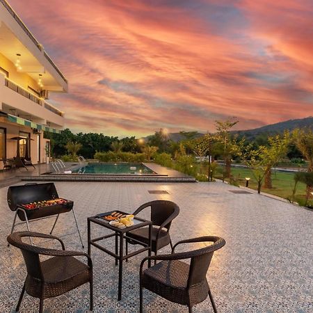 Brookvale Manor By Stayvista - Private Pool Haven With Endless Views & Indoor Fun Sohna Dış mekan fotoğraf