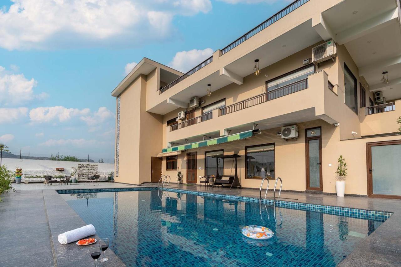 Brookvale Manor By Stayvista - Private Pool Haven With Endless Views & Indoor Fun Sohna Dış mekan fotoğraf