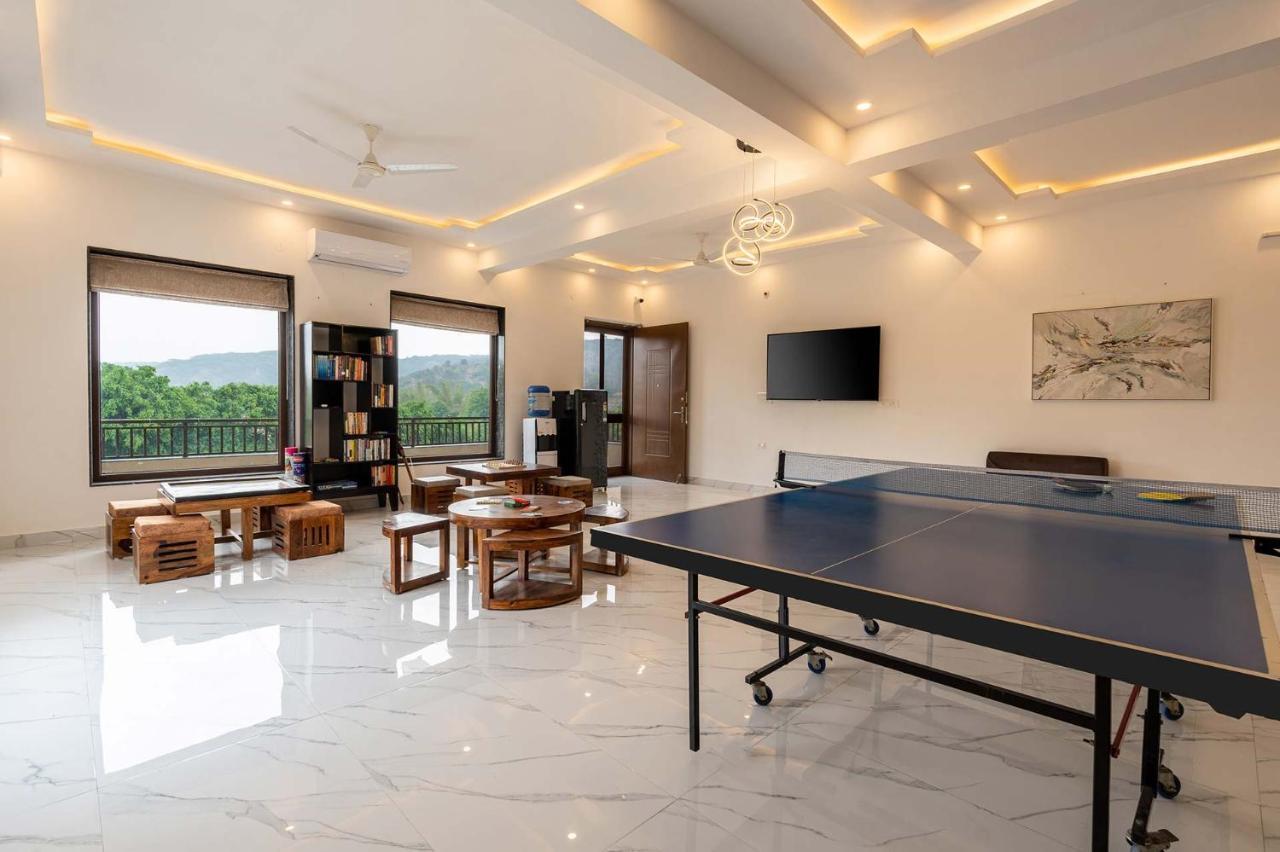 Brookvale Manor By Stayvista - Private Pool Haven With Endless Views & Indoor Fun Sohna Dış mekan fotoğraf
