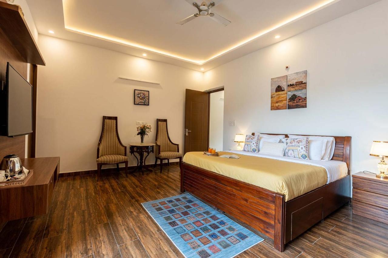 Brookvale Manor By Stayvista - Private Pool Haven With Endless Views & Indoor Fun Sohna Dış mekan fotoğraf