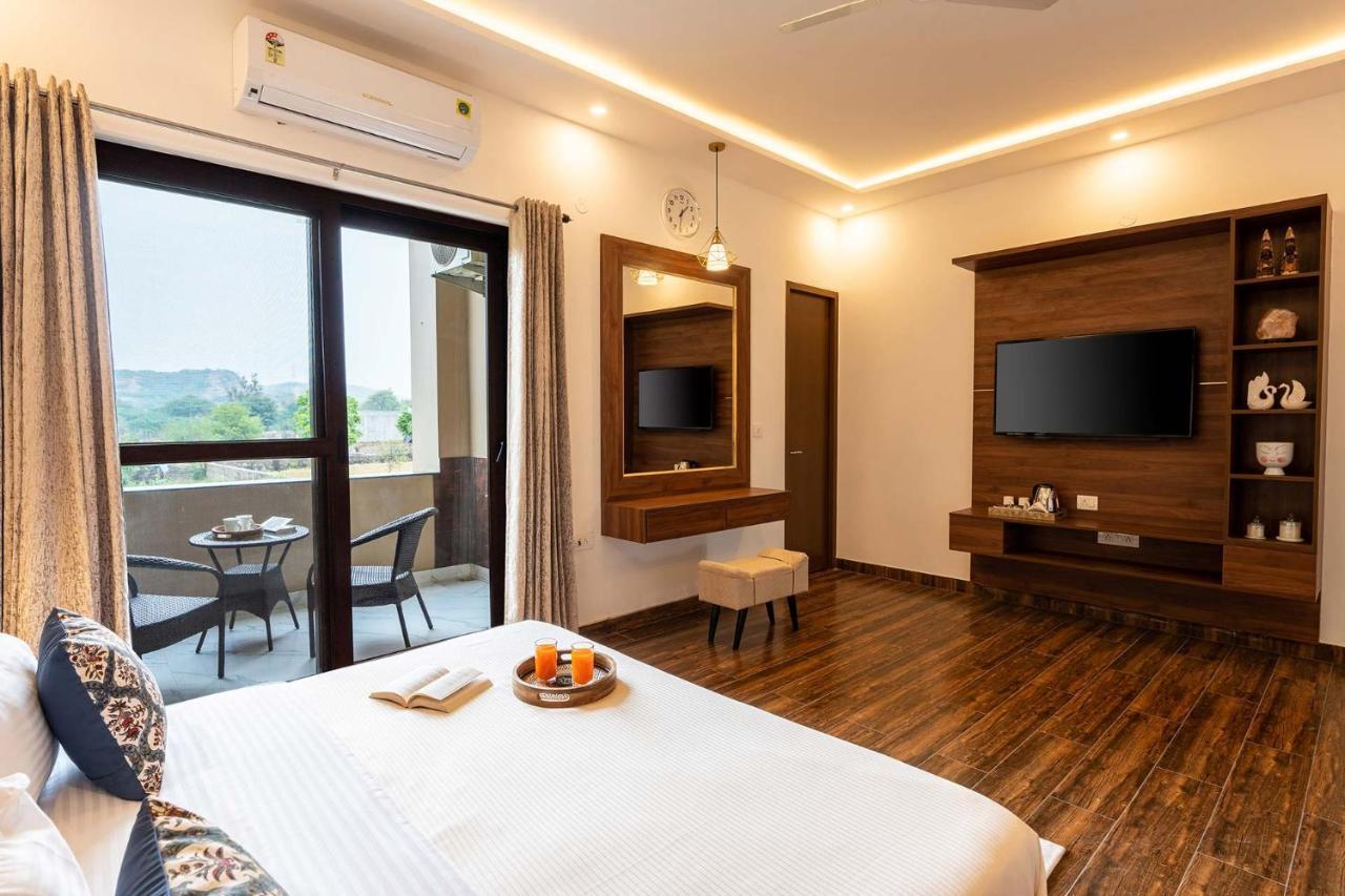 Brookvale Manor By Stayvista - Private Pool Haven With Endless Views & Indoor Fun Sohna Dış mekan fotoğraf