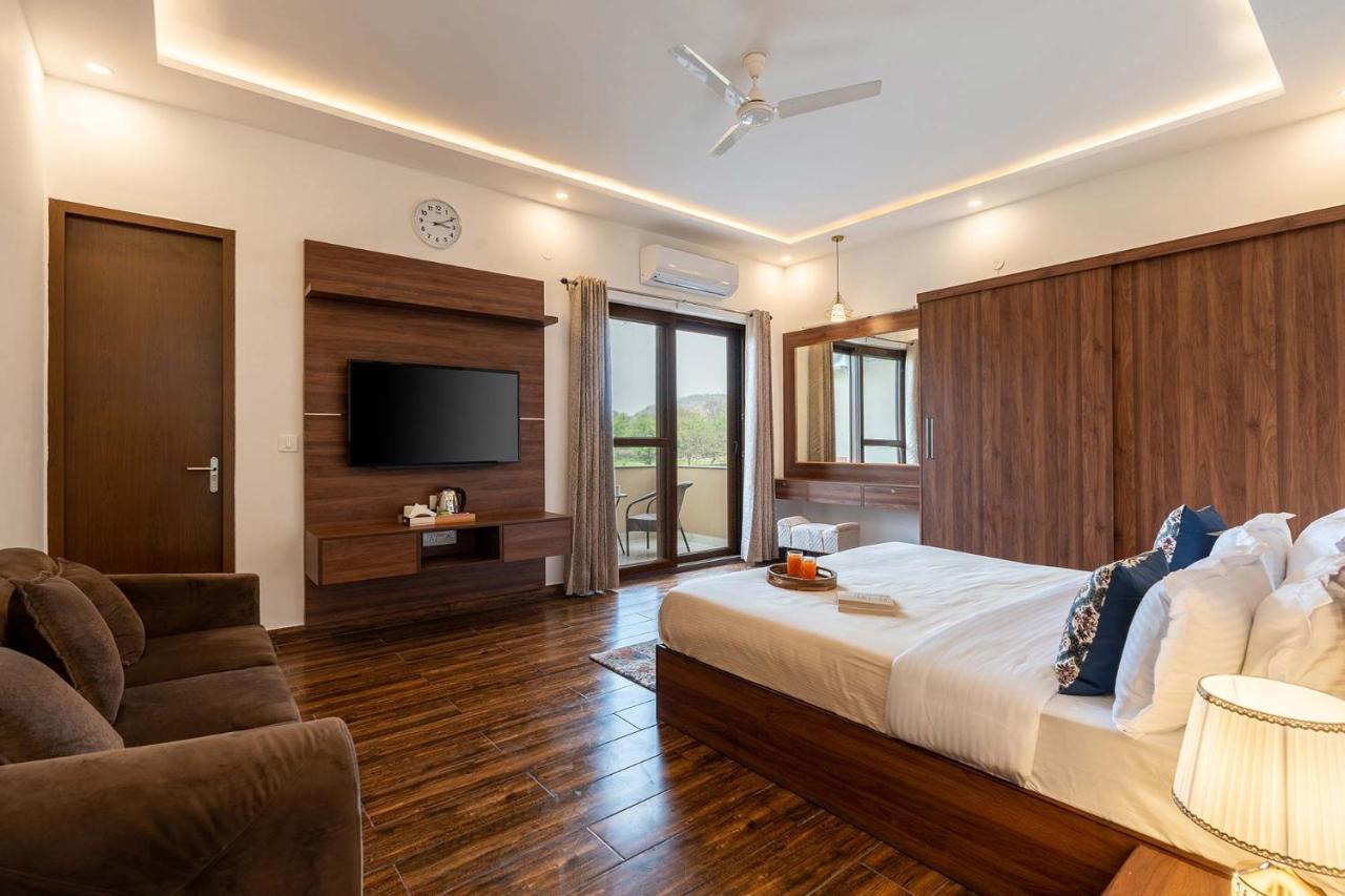 Brookvale Manor By Stayvista - Private Pool Haven With Endless Views & Indoor Fun Sohna Dış mekan fotoğraf
