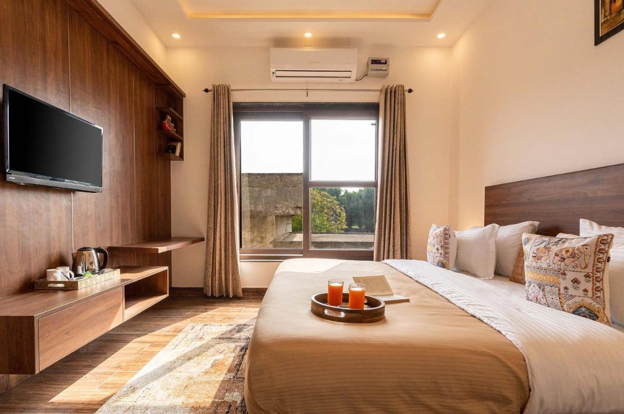 Brookvale Manor By Stayvista - Private Pool Haven With Endless Views & Indoor Fun Sohna Dış mekan fotoğraf
