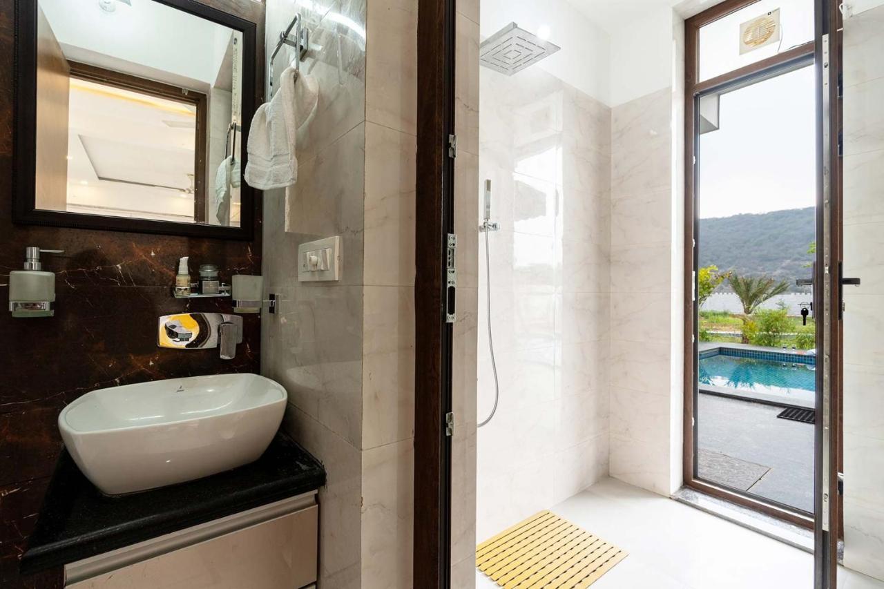 Brookvale Manor By Stayvista - Private Pool Haven With Endless Views & Indoor Fun Sohna Dış mekan fotoğraf