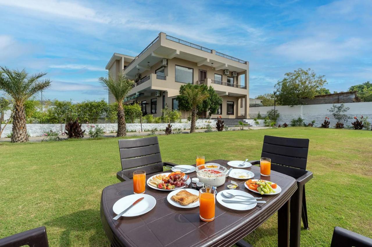 Brookvale Manor By Stayvista - Private Pool Haven With Endless Views & Indoor Fun Sohna Dış mekan fotoğraf
