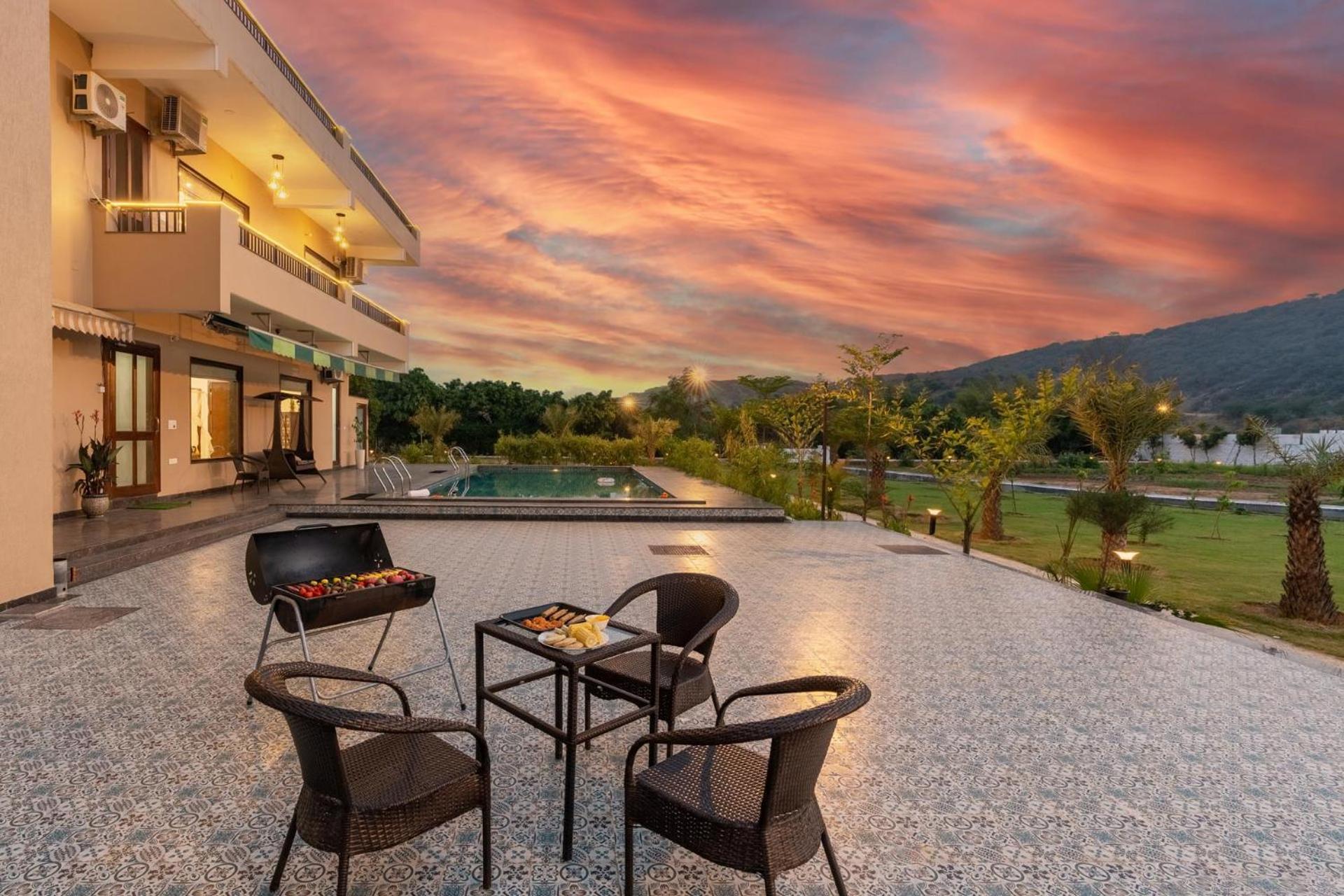 Brookvale Manor By Stayvista - Private Pool Haven With Endless Views & Indoor Fun Sohna Dış mekan fotoğraf